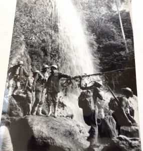 Fotos z filmu "Zejście Do Piekła"