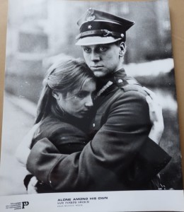 Fotos z filmu "Sam Pośród Swoich"