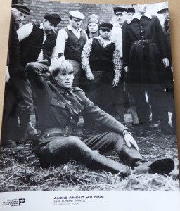 Fotos z filmu "Sam Pośród Swoich"