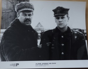 Fotos z filmu "Sam Pośród Swoich"