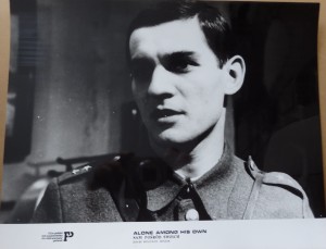 Fotos z filmu "Sam Pośród Swoich"