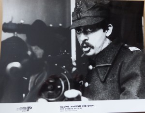 Fotos z filmu "Sam Pośród Swoich"