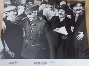 Fotos z filmu "Sam Pośród Swoich"