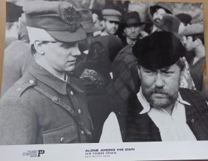 Fotos z filmu "Sam Pośród Swoich"
