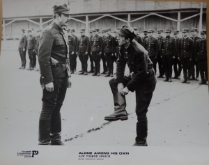 Fotos z filmu "Sam Pośród Swoich"