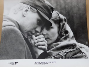 Fotos z filmu "Sam Pośród Swoich"