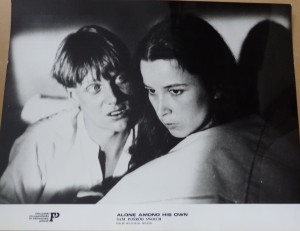Fotos z filmu "Sam Pośród Swoich"