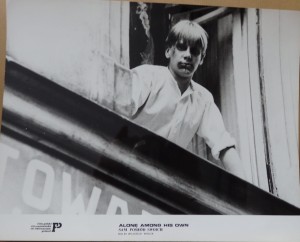 Fotos z filmu "Sam Pośród Swoich"
