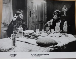Fotos z filmu "Sam Pośród Swoich"