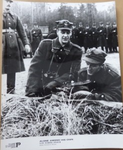 Fotos z filmu "Sam Pośród Swoich"