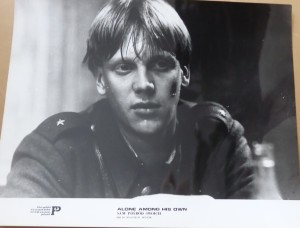 Fotos z filmu "Sam Pośród Swoich"