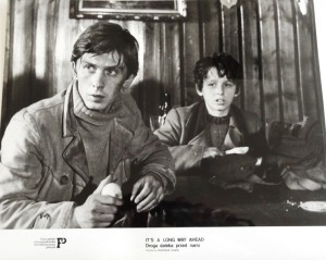 Fotos z filmu "Droga Daleka Przed Nami"