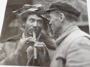 Fotos z filmu "Słońce wschodzi raz na dzień"